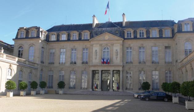 paris_-_palais_de_lelysee_-_cour_05
 paris_-_palais_de_lelysee_-_cour_05